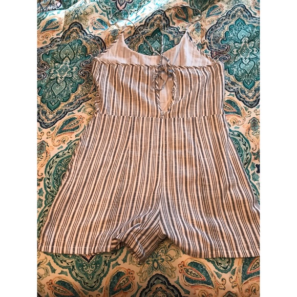 Olive & Oak new without tags blue white romper! - Picture 5 of 6